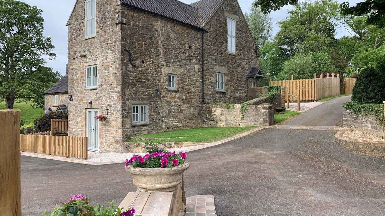 Photo of Others in Atlow