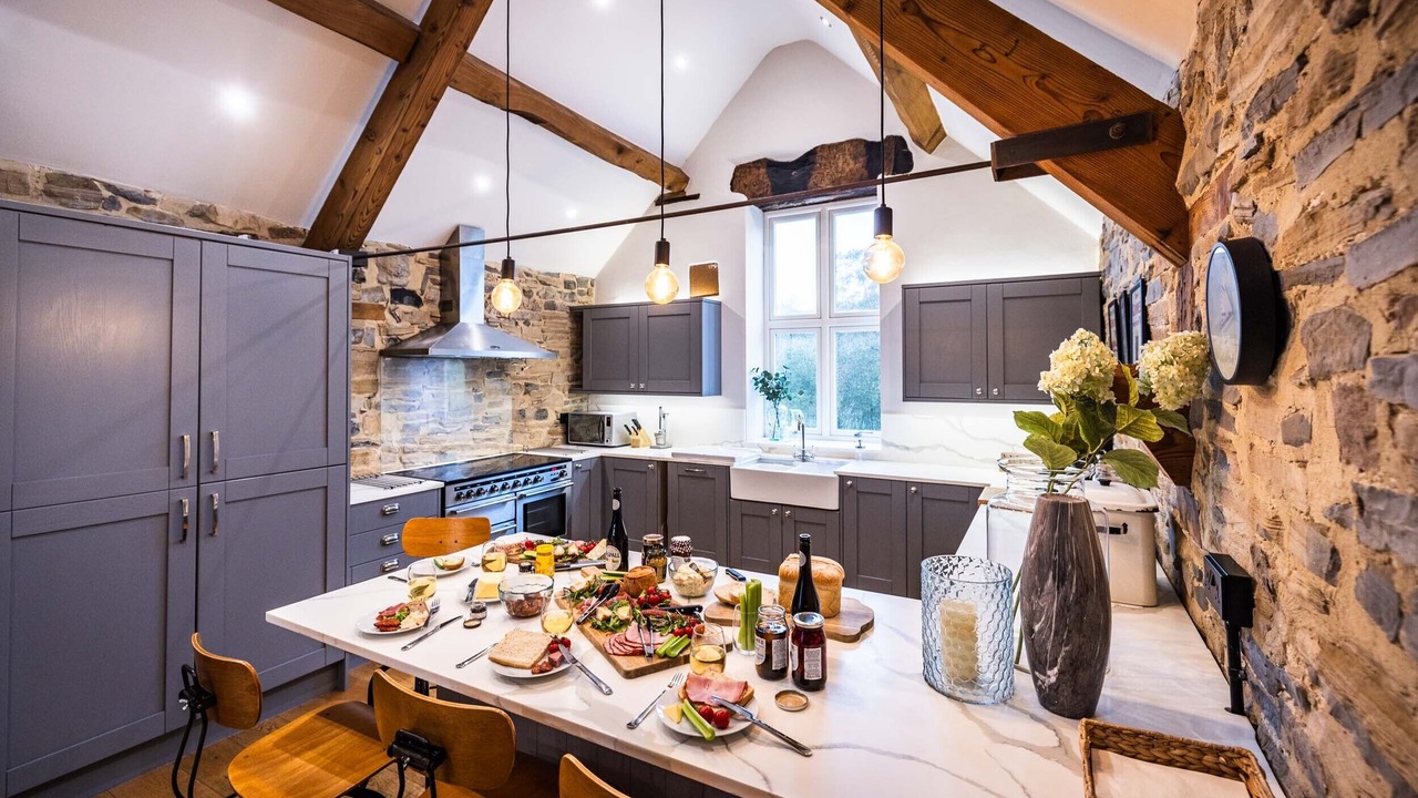 Photo of Others in Atlow