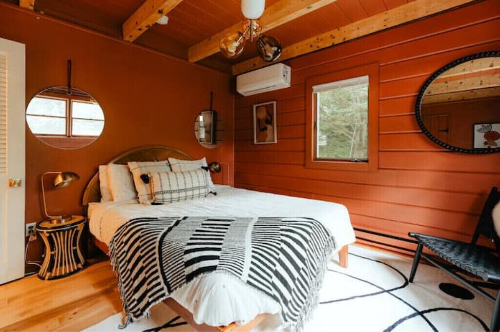 Photo of Bedroom in Swan Lake