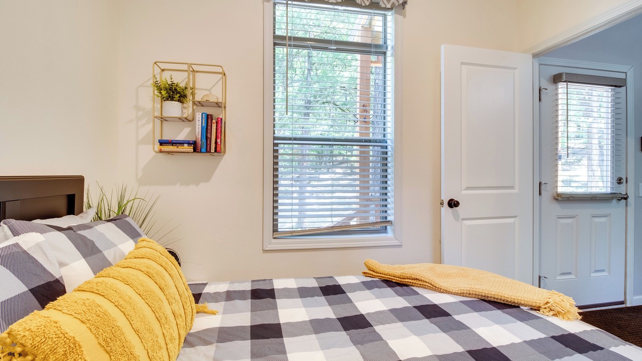 Photo of Bedroom in Oakland