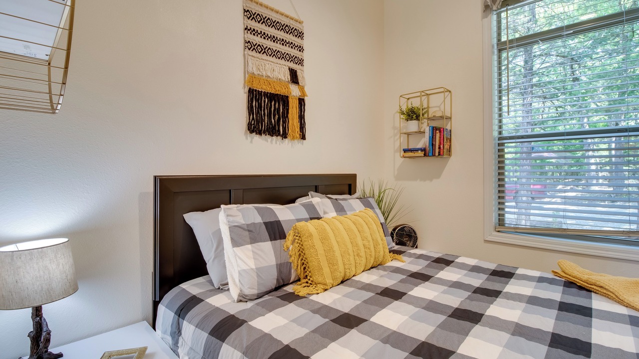 Photo of Bedroom in Oakland