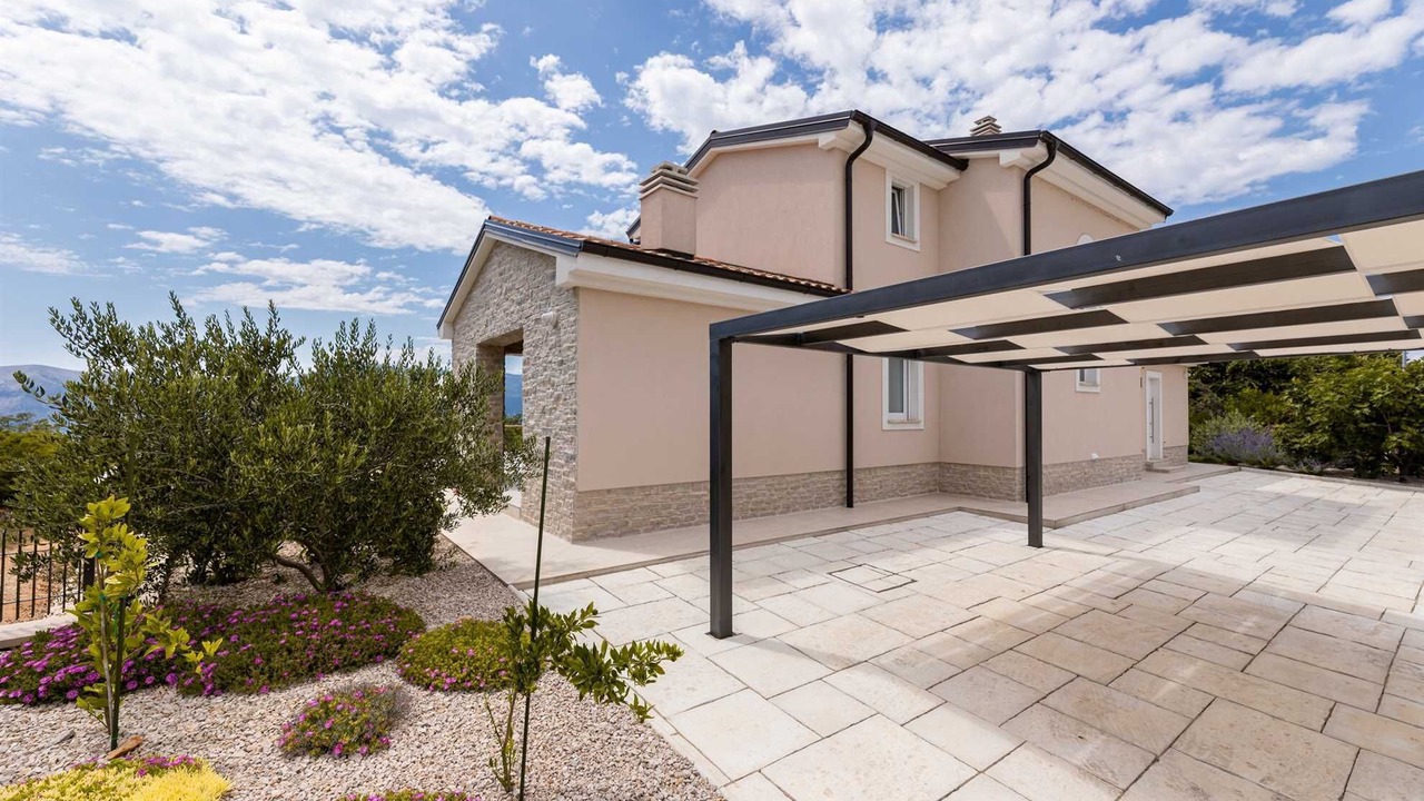 Photo of Patio Balcony in Brzac