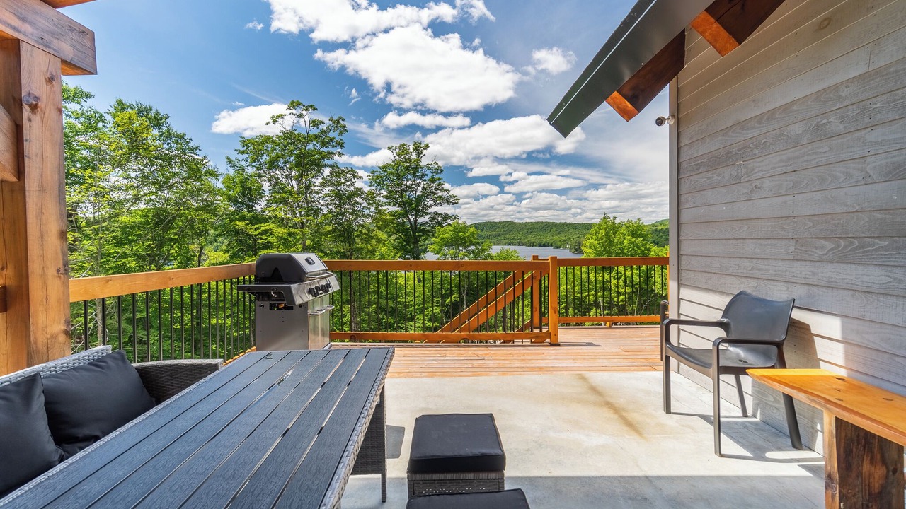 Photo of Patio Balcony in Saint-Leonard-de-Portneuf