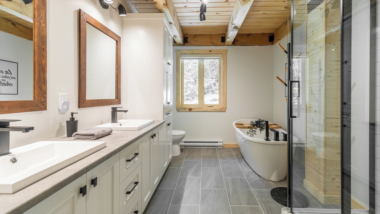 Photo of Bathroom in Saint-Leonard-de-Portneuf