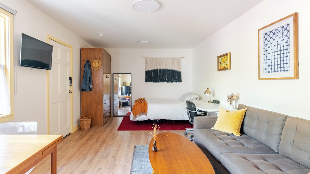 Photo of Bedroom in Emeryville