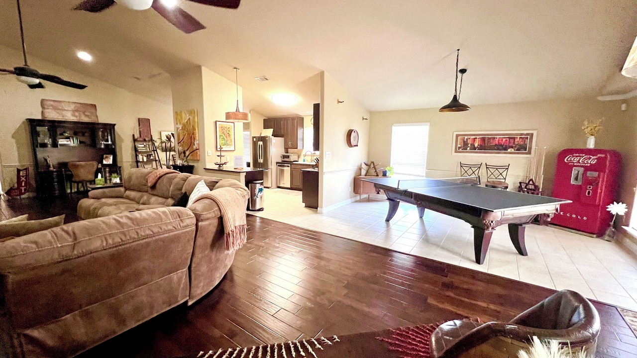 Photo of Livingroom in San Leanna Park