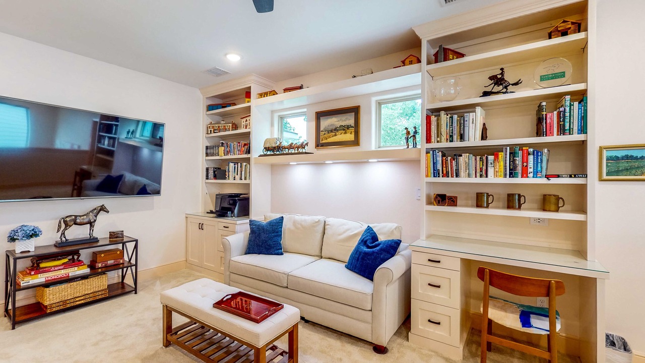 Photo of Livingroom in Grogan's Mill