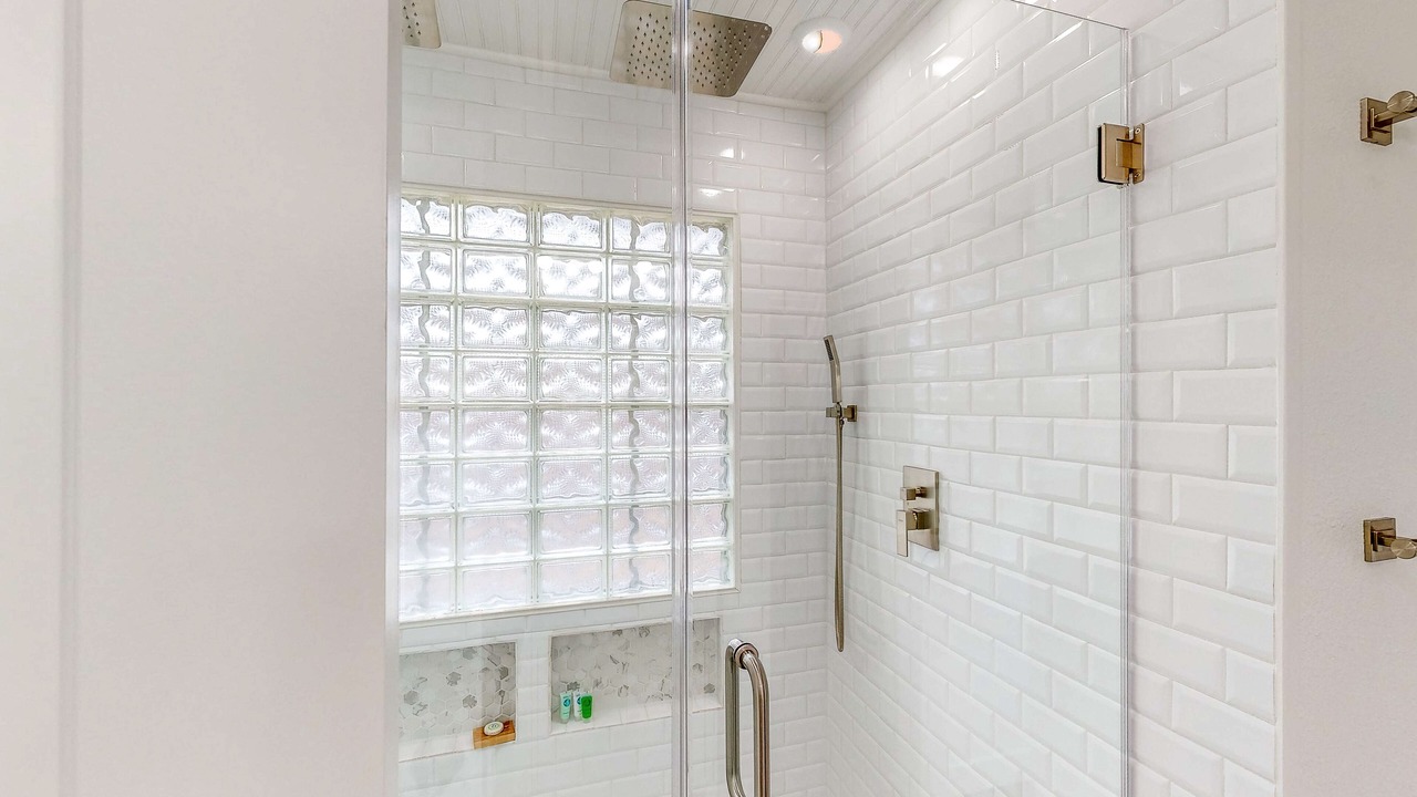 Photo of Bathroom in Pointblank