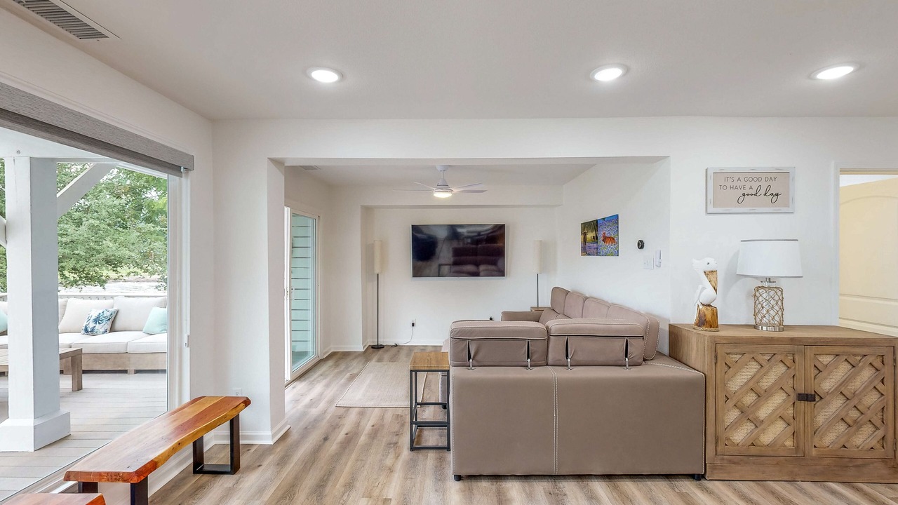 Photo of Livingroom in Pointblank