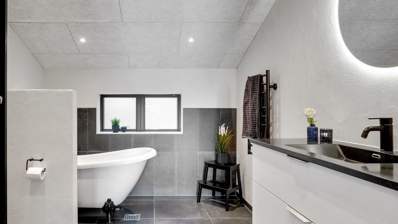 Photo of Bathroom in Hou