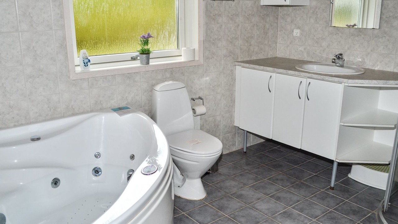 Photo of Bathroom in Hou