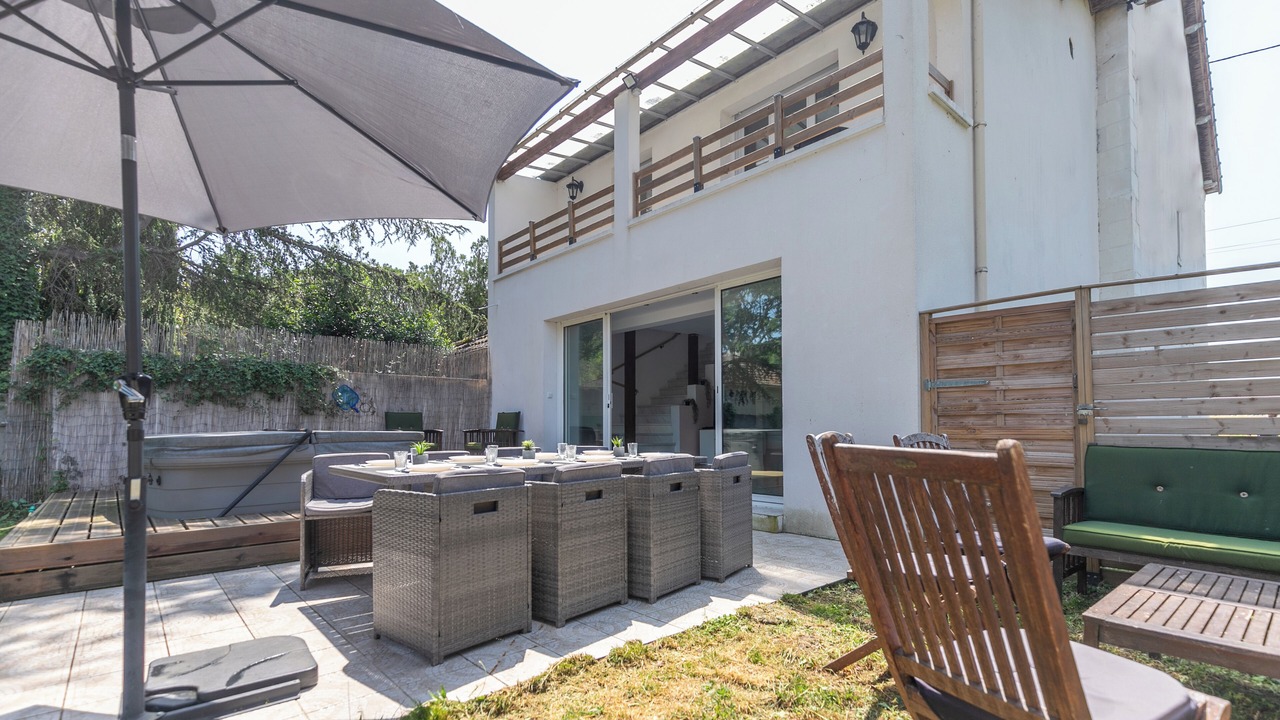 Photo of Outdoor in Thesee