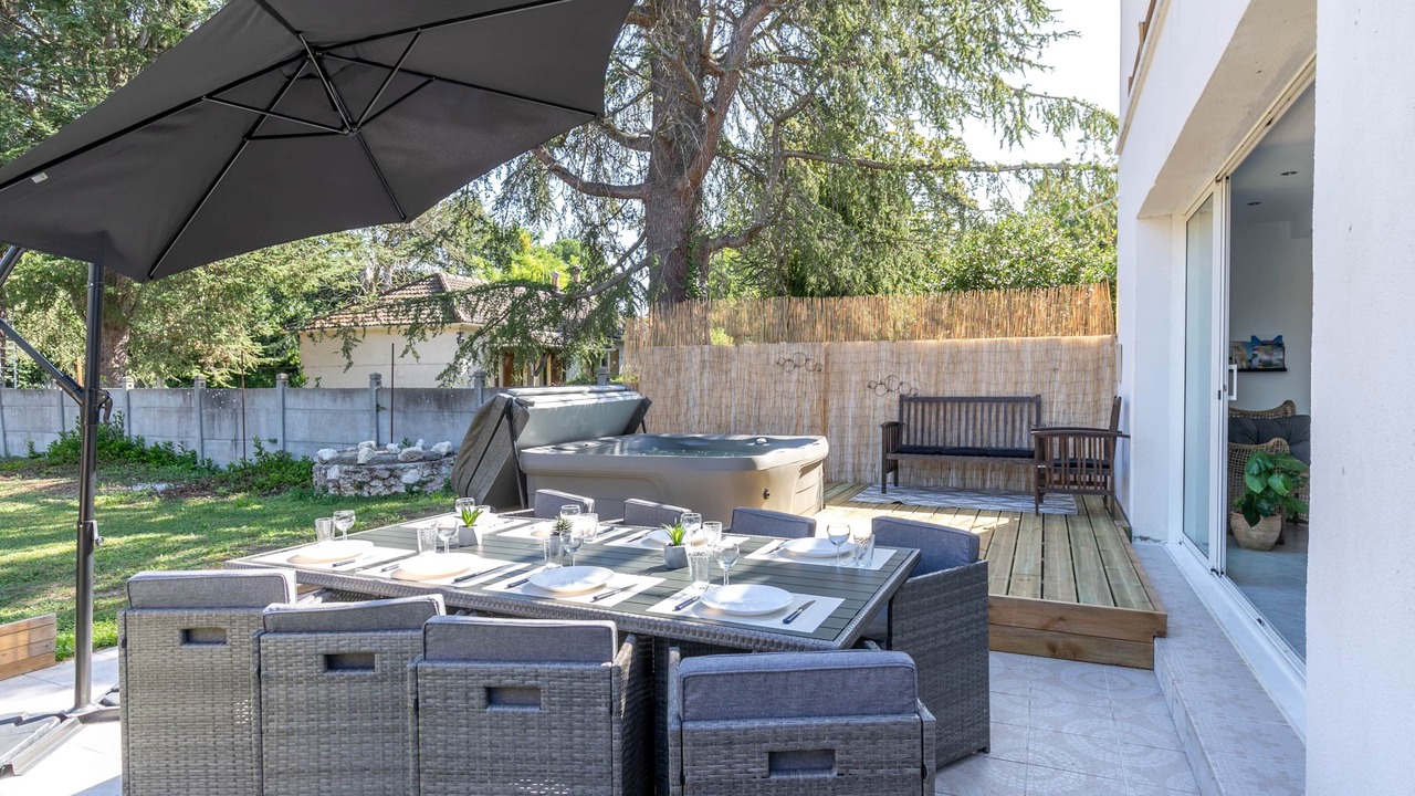 Photo of Outdoor in Thesee