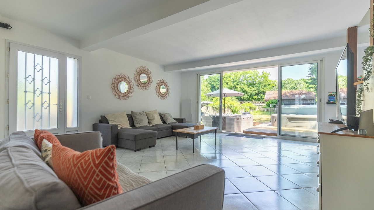 Photo of Livingroom in Thesee