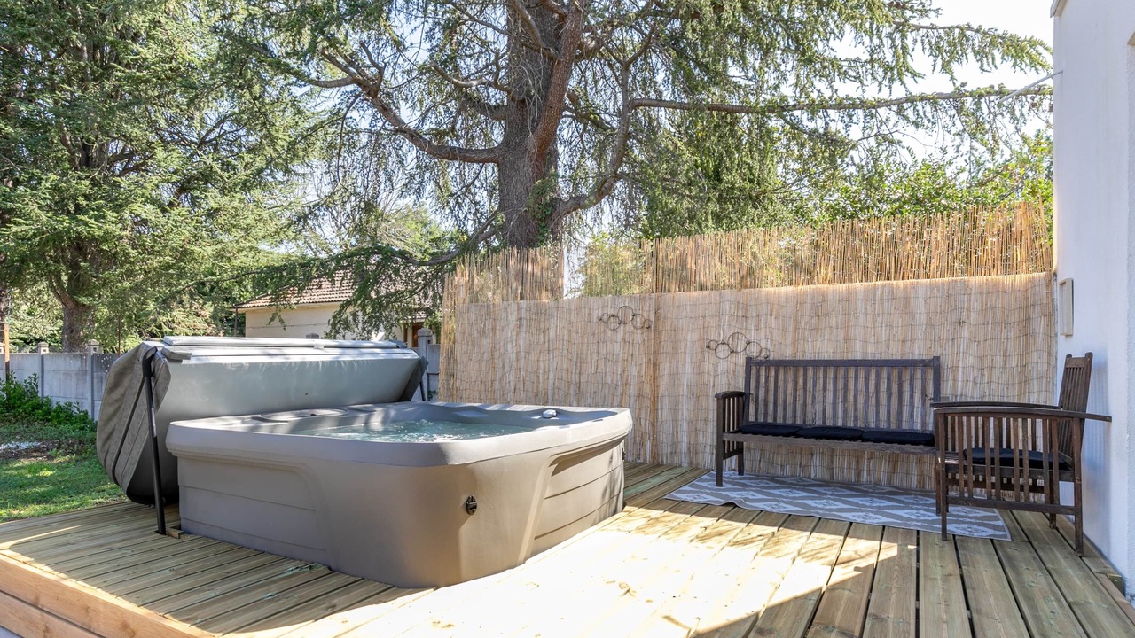 Photo of Outdoor in Thesee