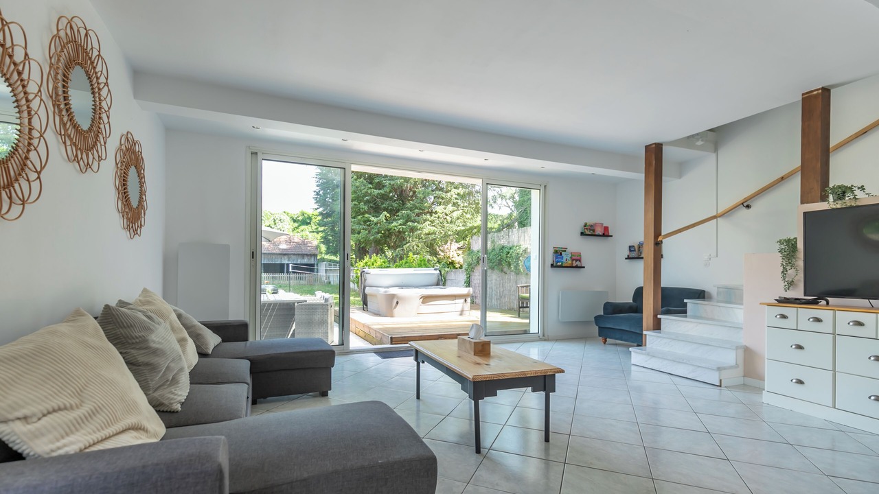 Photo of Livingroom in Thesee