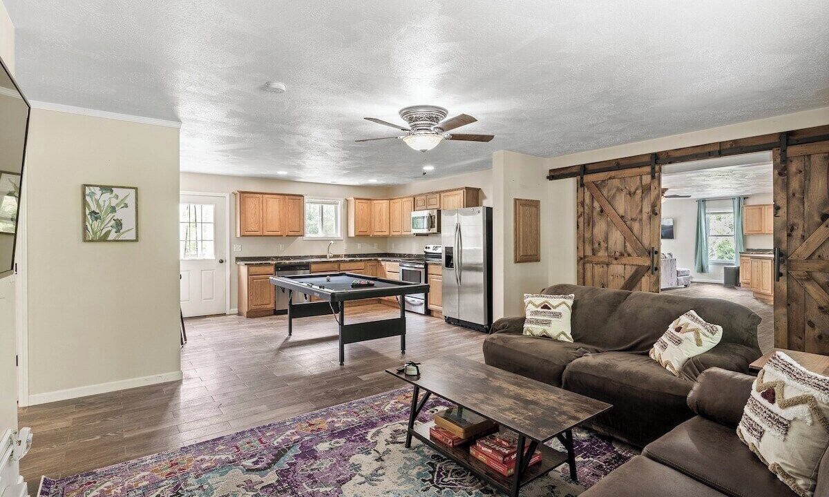 Photo of Livingroom in Lansing