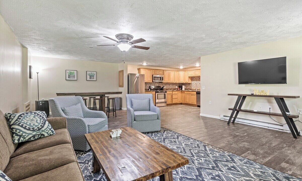 Photo of Livingroom in Lansing