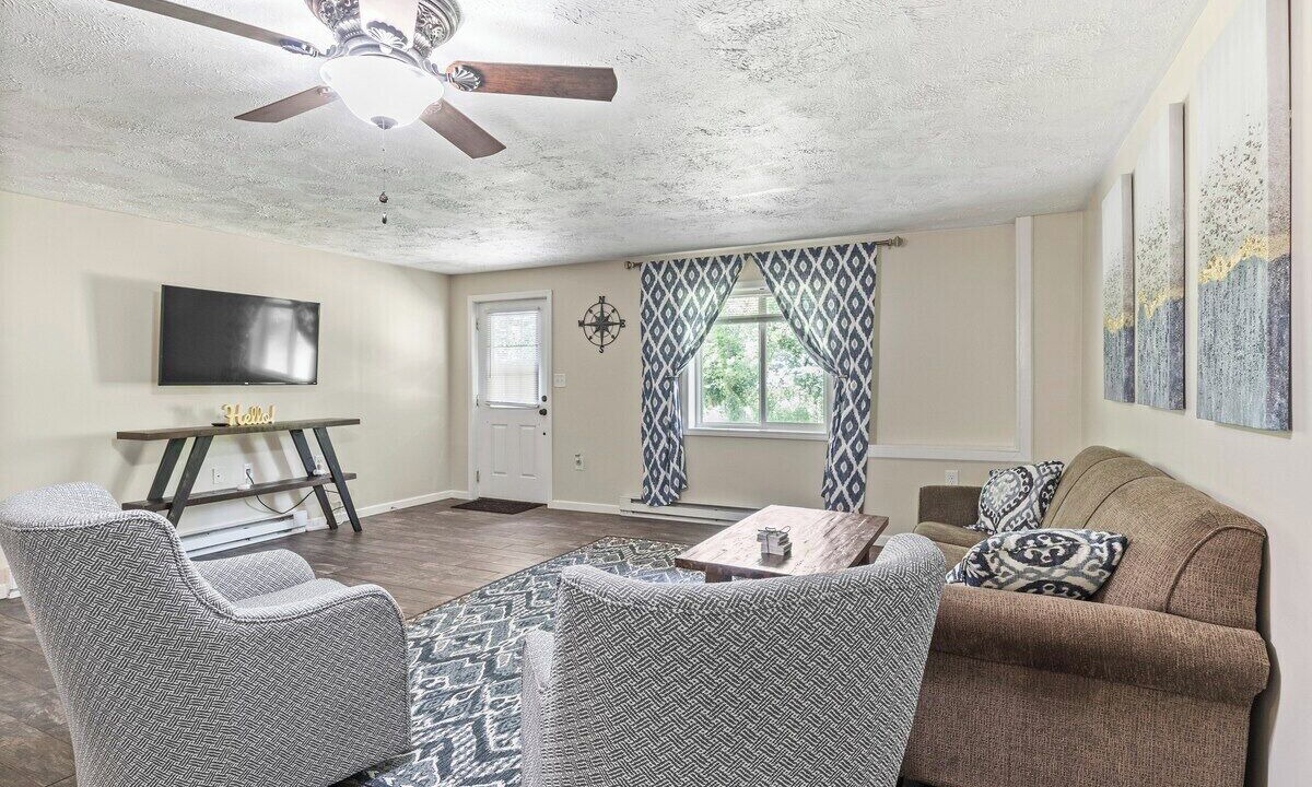 Photo of Livingroom in Lansing