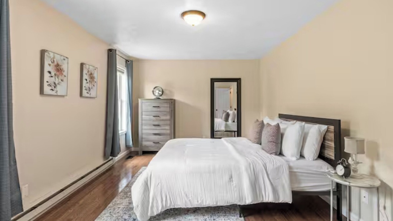 Photo of Bedroom in Lansing