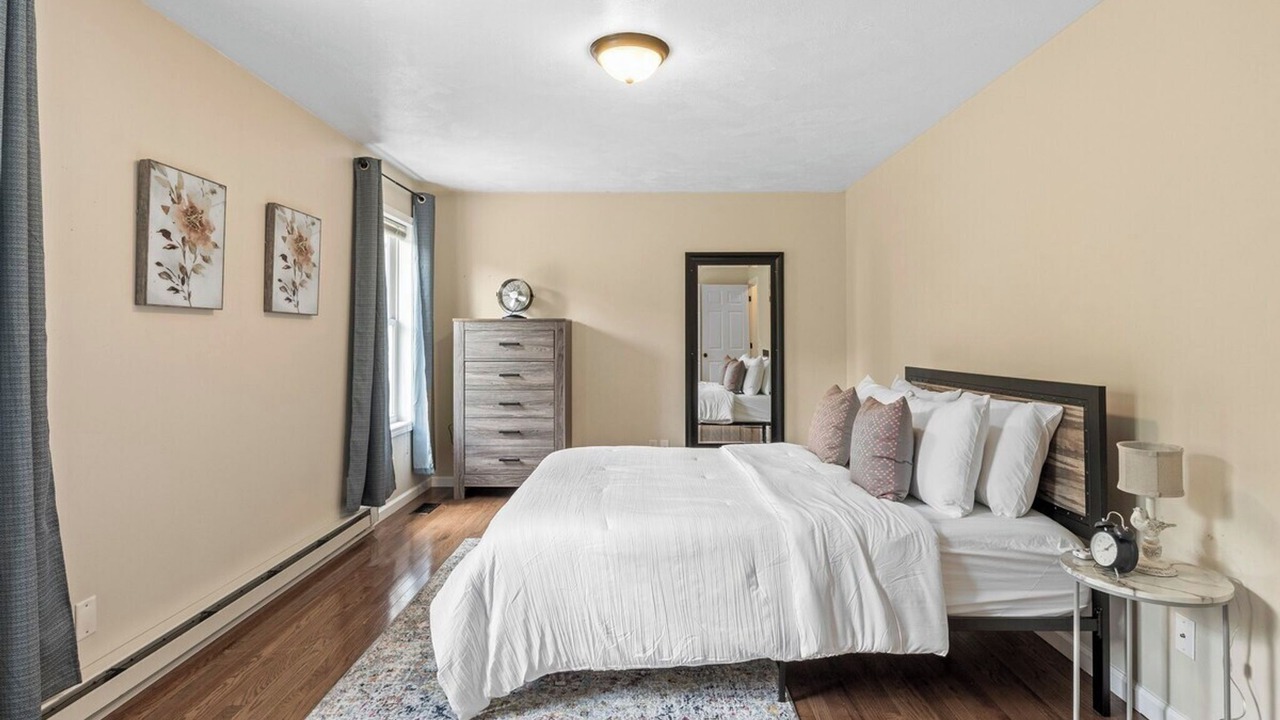 Photo of Bedroom in Lansing