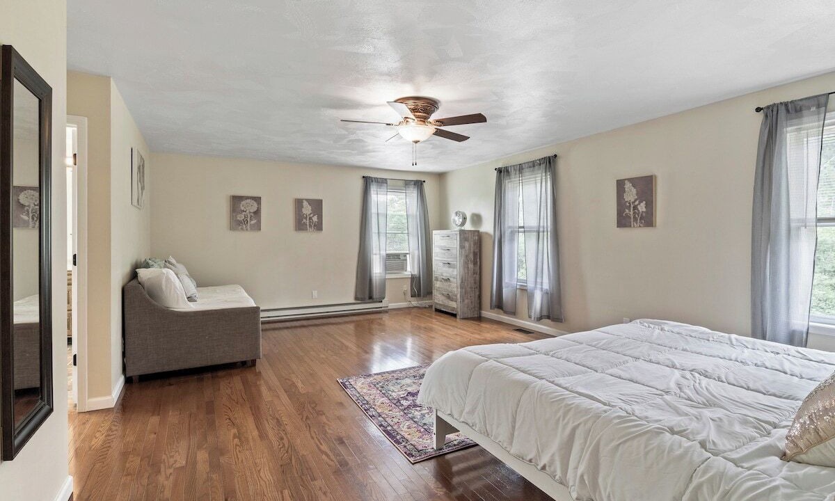 Photo of Bedroom in Lansing
