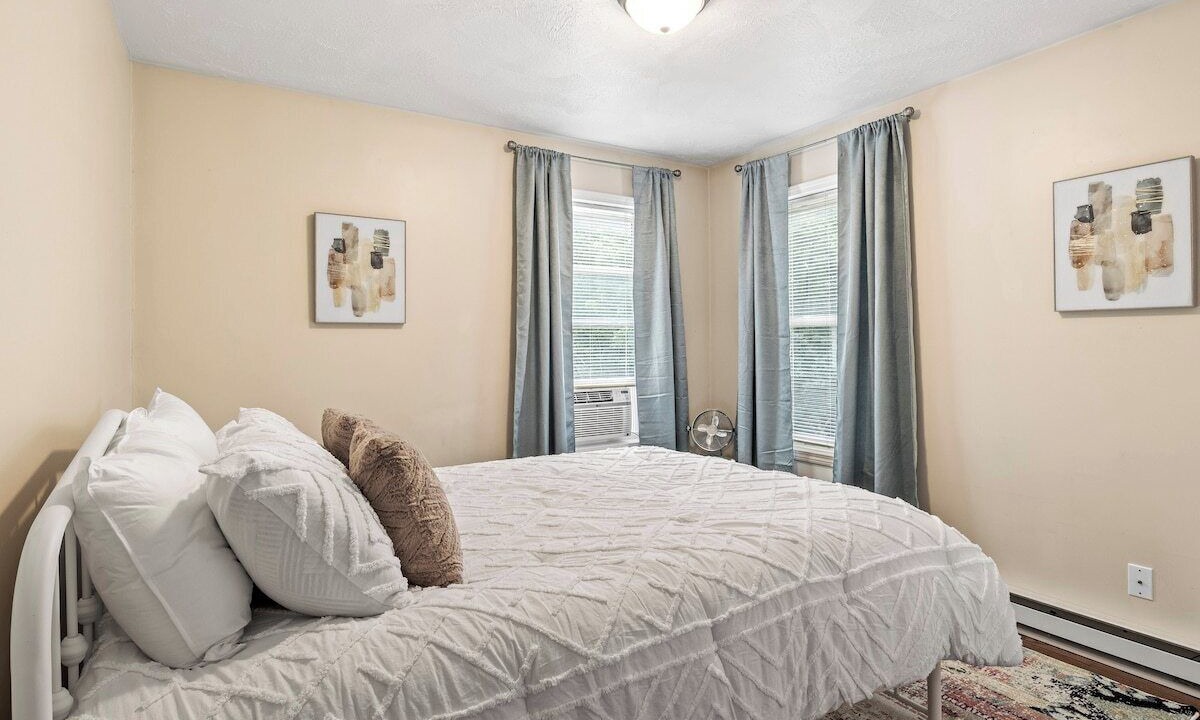 Photo of Bedroom in Lansing