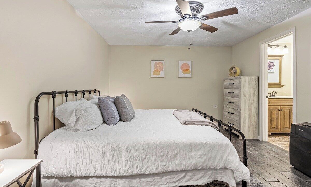 Photo of Bedroom in Lansing