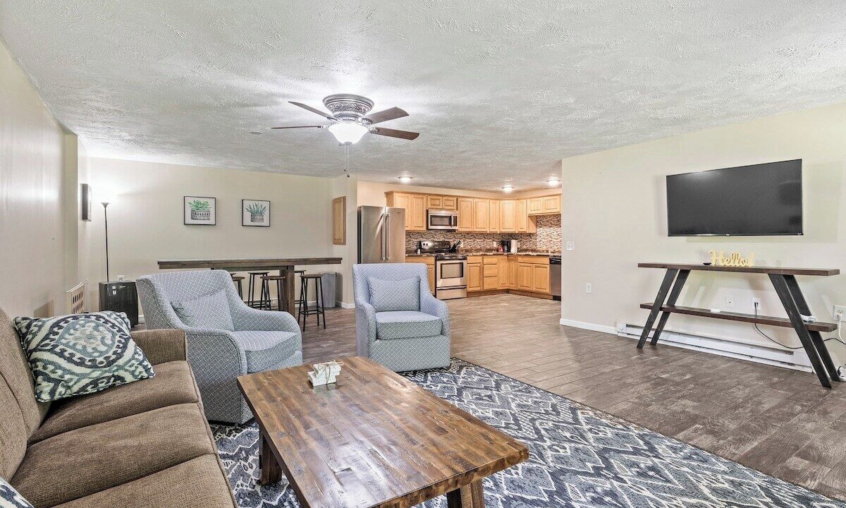 Photo of Livingroom in Lansing