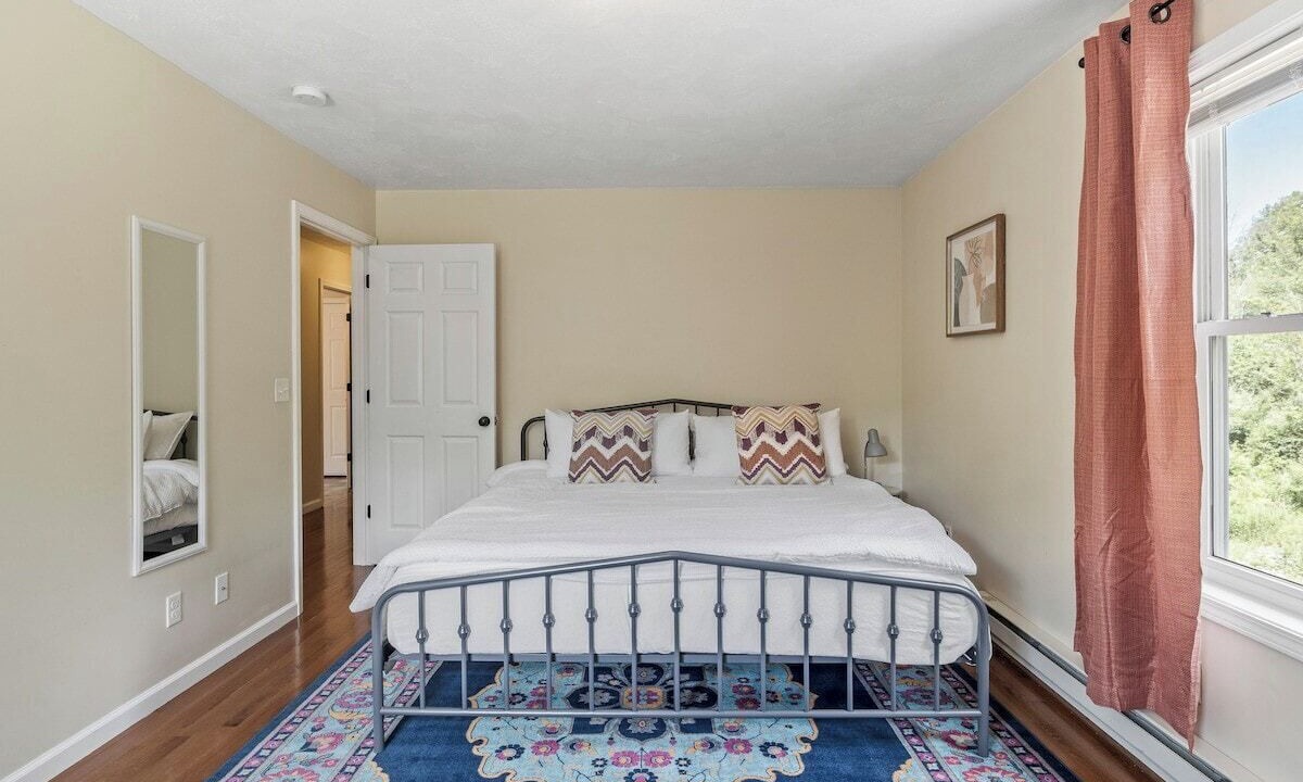Photo of Bedroom in Lansing