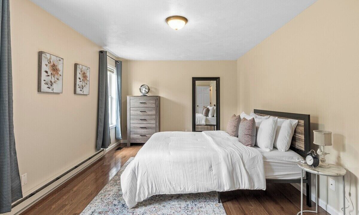 Photo of Bedroom in Lansing