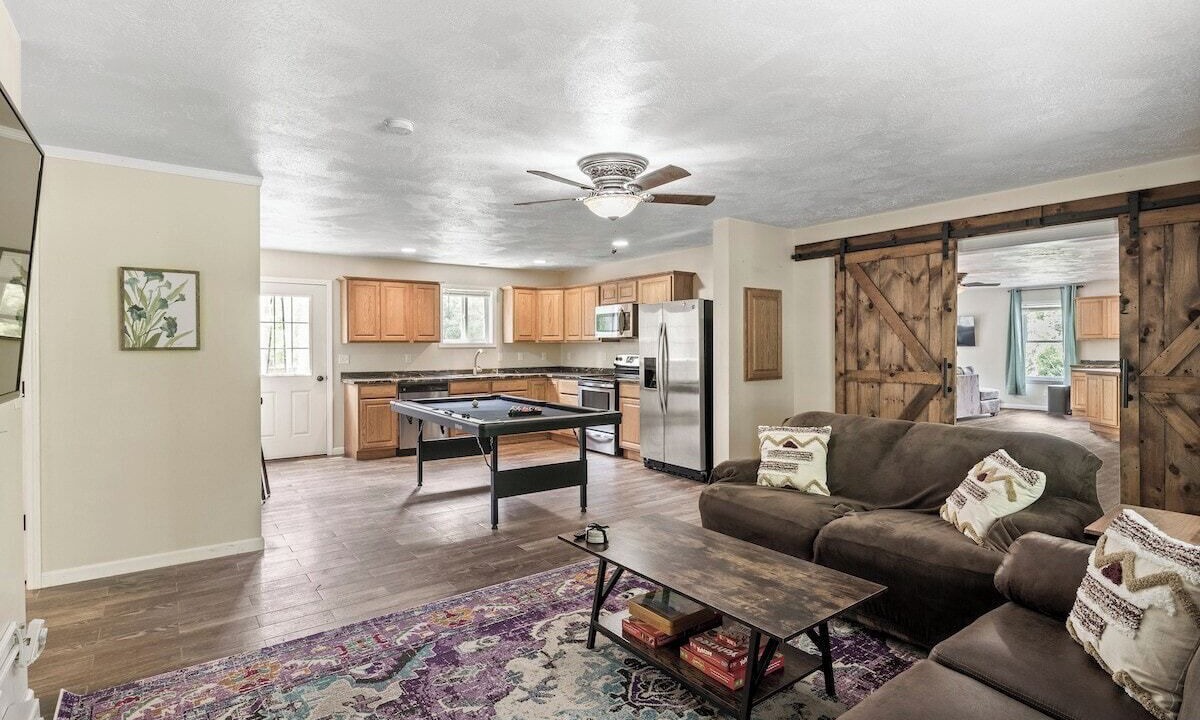 Photo of Livingroom in Lansing