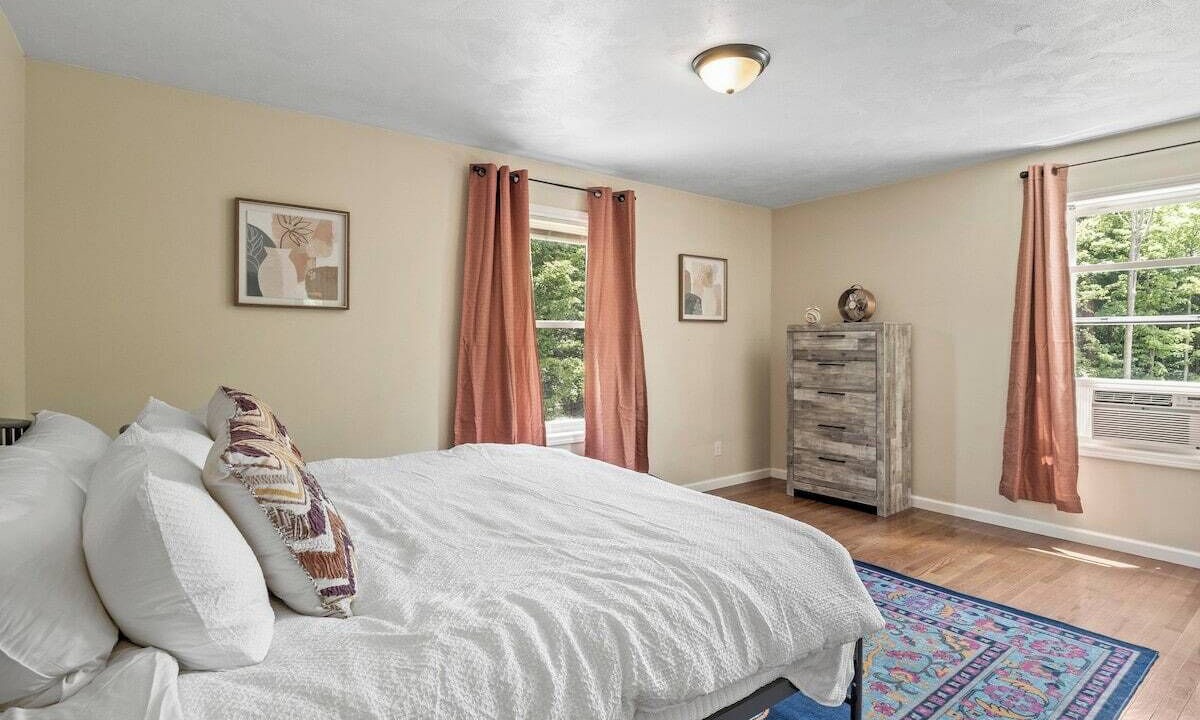 Photo of Bedroom in Lansing