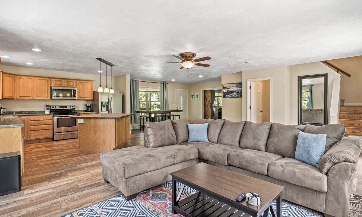 Photo of Livingroom in Lansing