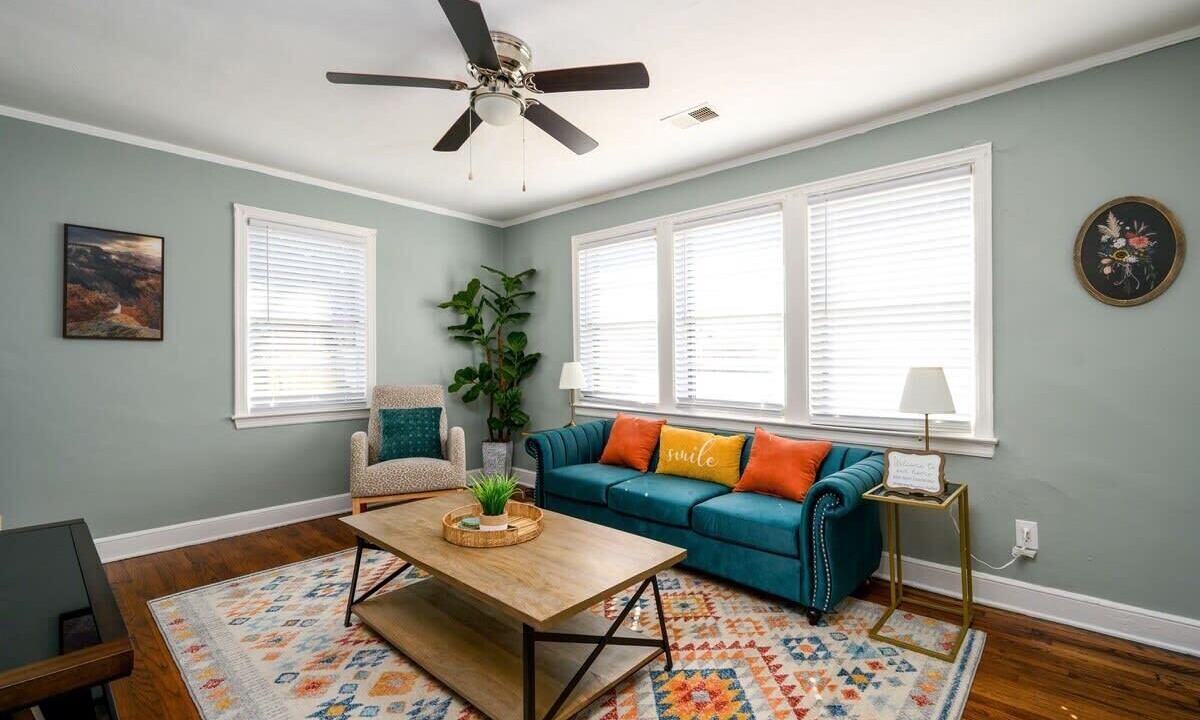 Photo of Livingroom in University District