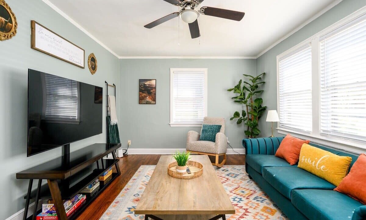 Photo of Livingroom in University District