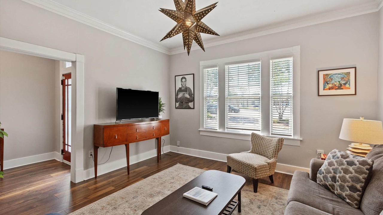 Photo of Livingroom in Midtown