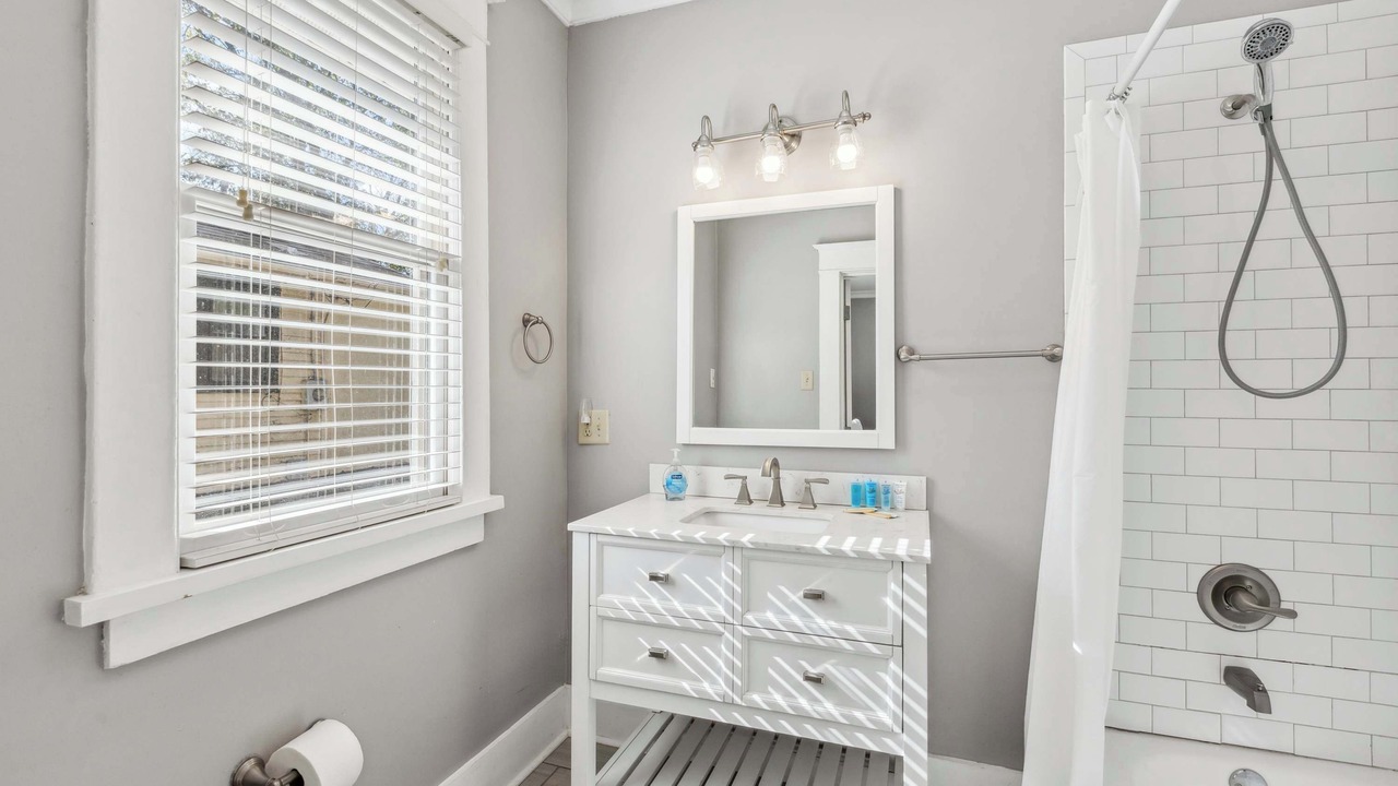 Photo of Bathroom in Cooper-Young Historic District
