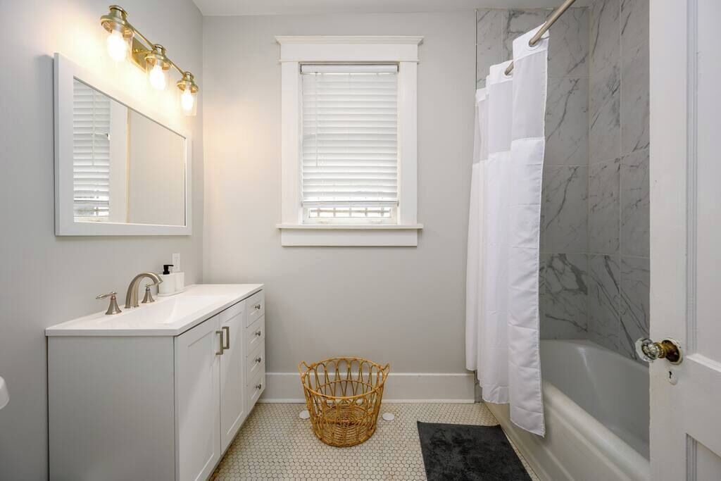 Photo of Bathroom in Cooper-Young Historic District