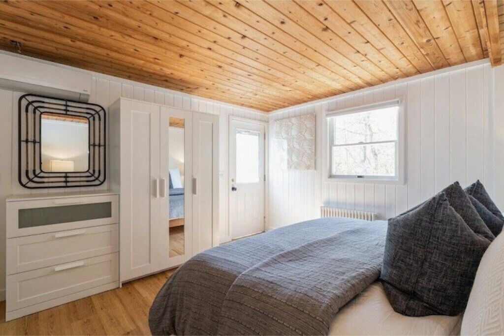 Photo of Bedroom in Beach Hampton
