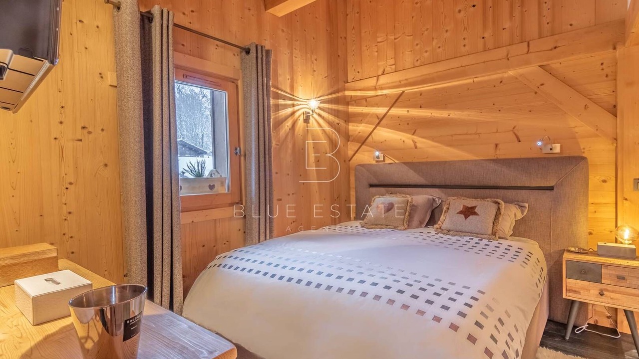 Photo of Bedroom in Demi-Quartier