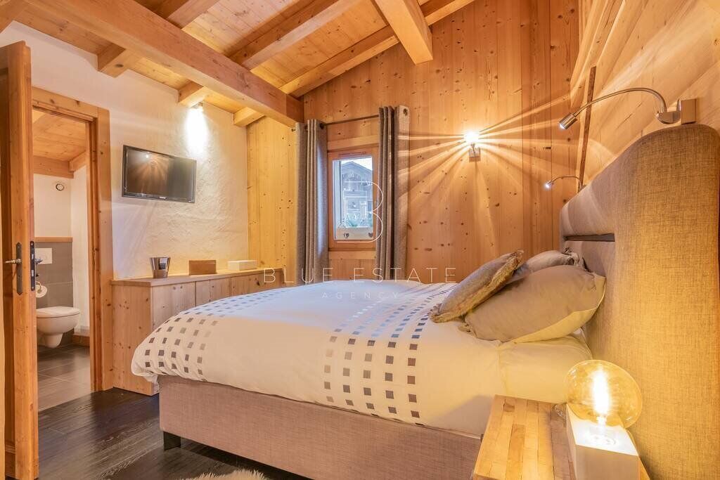 Photo of Bedroom in Demi-Quartier