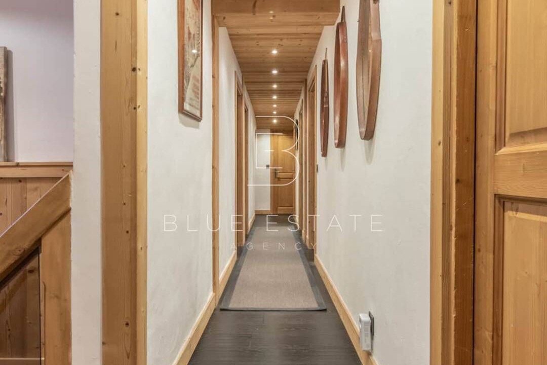 Photo of Others in Demi-Quartier