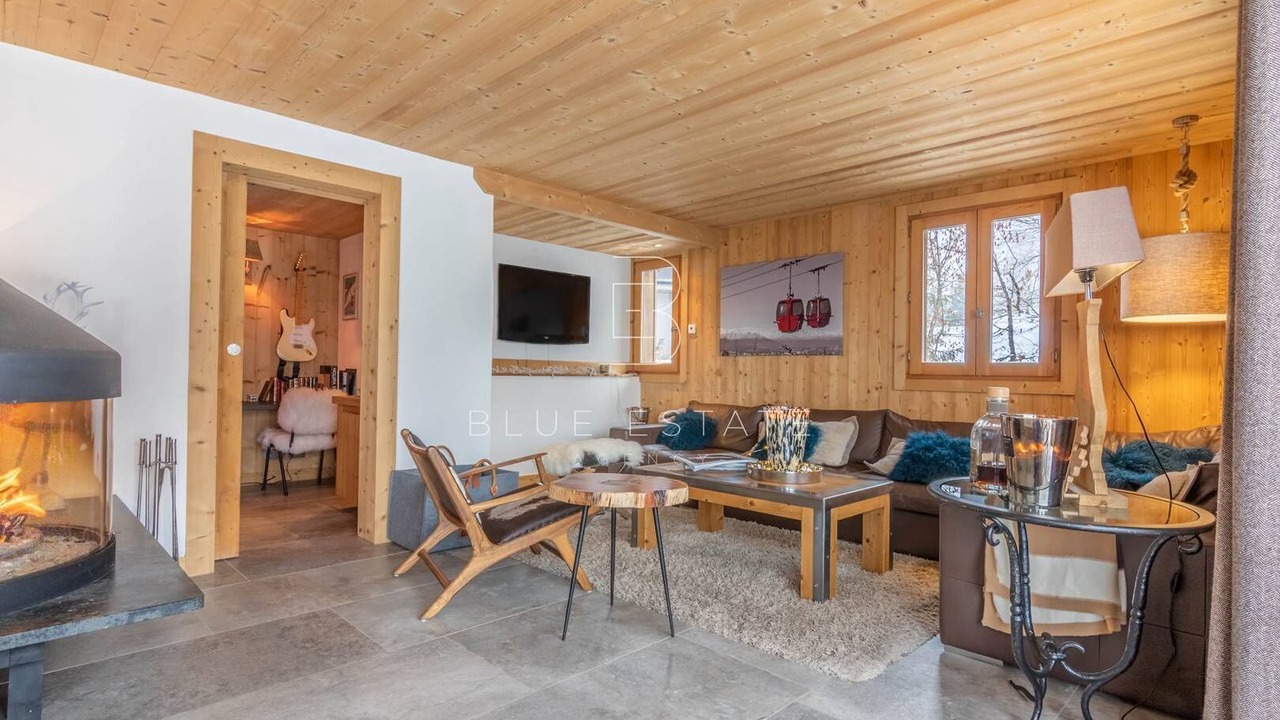 Photo of Livingroom in Demi-Quartier