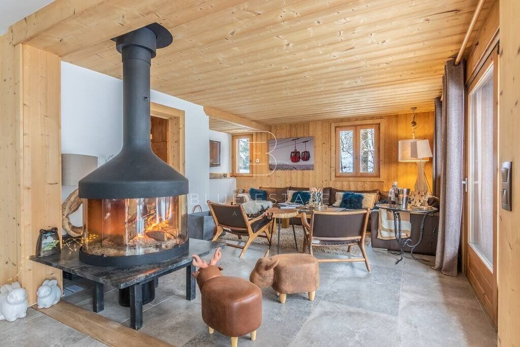 Photo of Others in Demi-Quartier