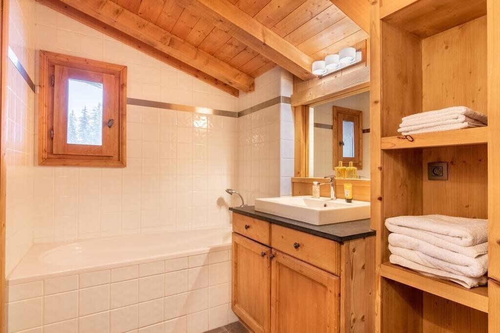 Photo of Bathroom in Demi-Quartier