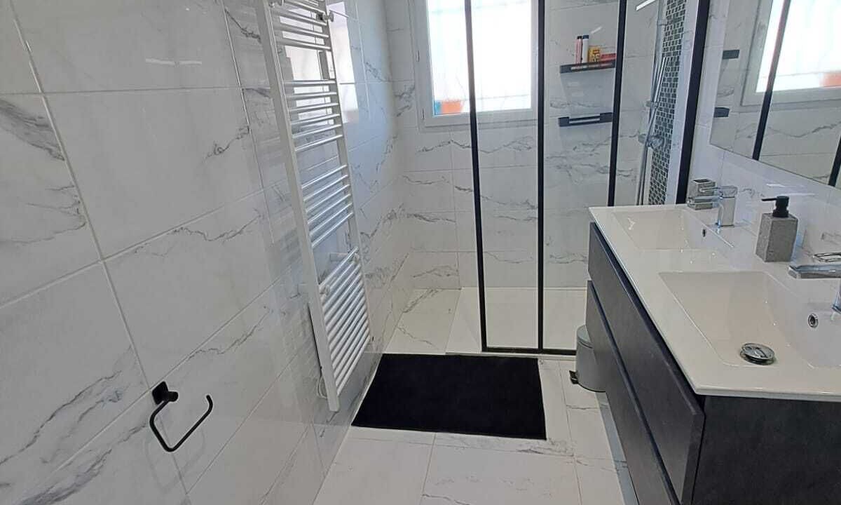 Photo of Bathroom in Lunel