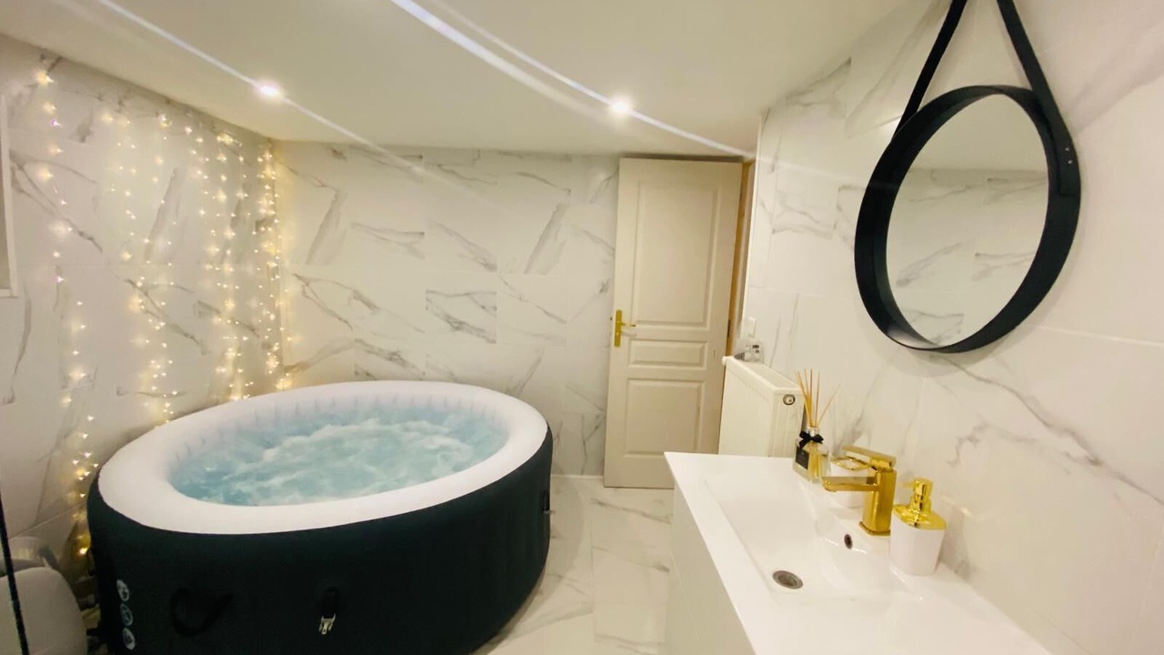 Photo of Bathroom in Bonnieres-sur-Seine