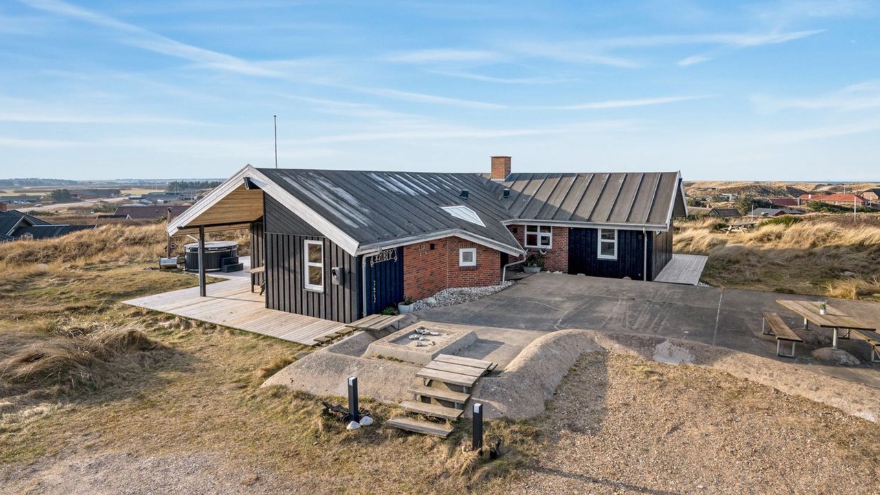 Photo of Others in Houvig Strand
