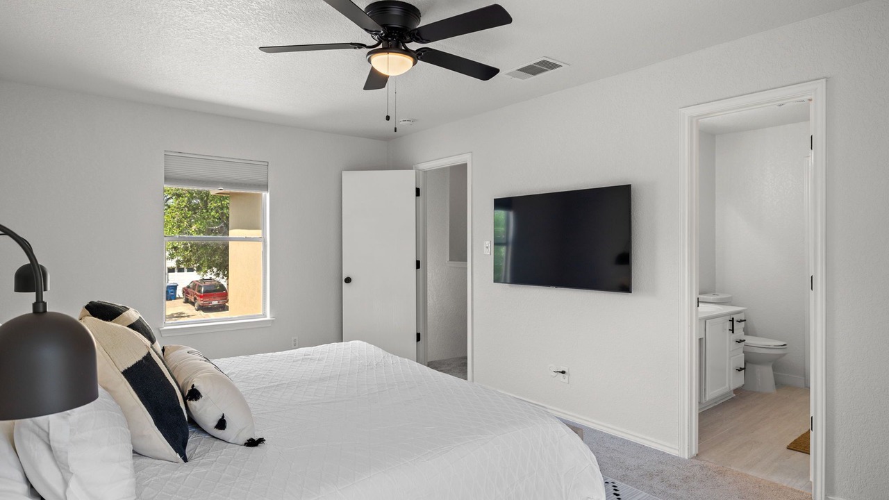 Photo of Bedroom in Maverick Creek